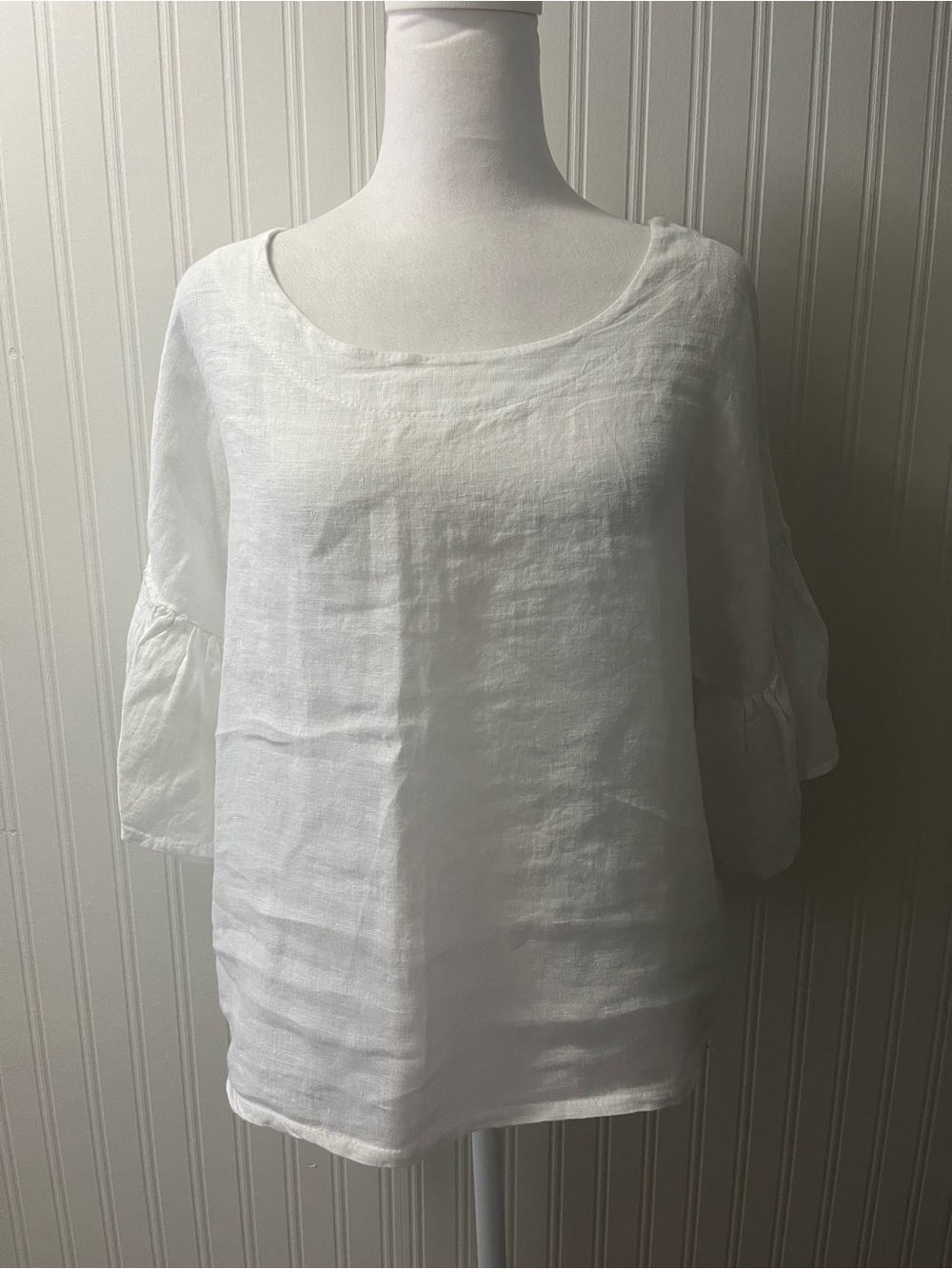 Women’s White Scoop Neck Linen Bell-Sleeve Blouse